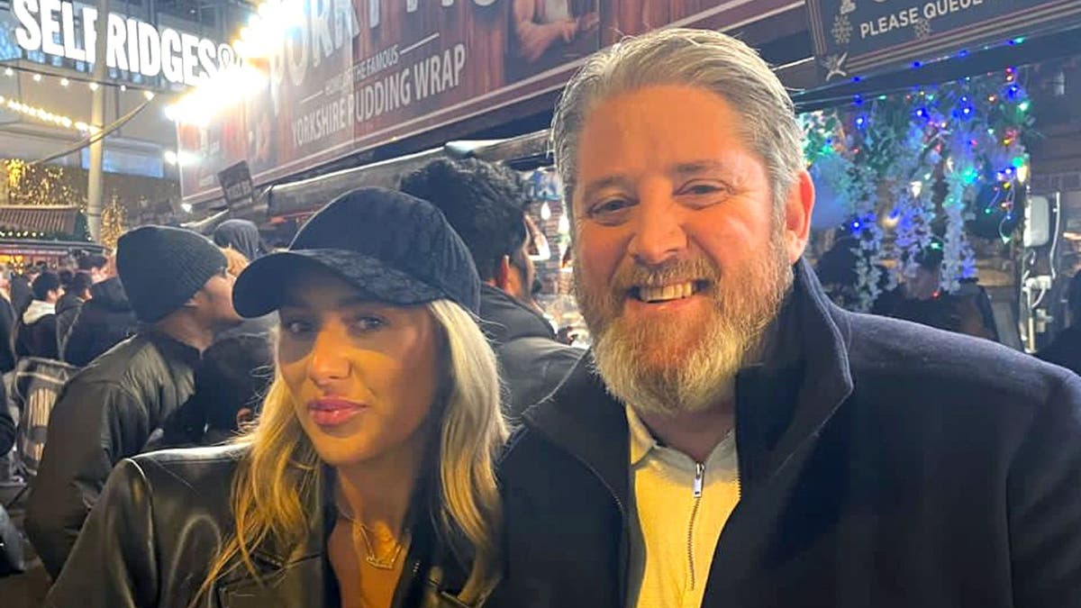 Father breaks down as he pays tribute to ‘beautiful’ daughter shot dead in pub on Christmas Eve Father breaks down as he pays tribute to ‘beautiful’ daughter shot dead in pub on Christmas Eve