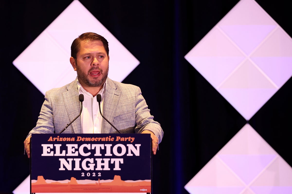 Demokrat Ruben Gallego, Arizona'da Kyrsten Sinema'ya karşı Senato için yarışacak