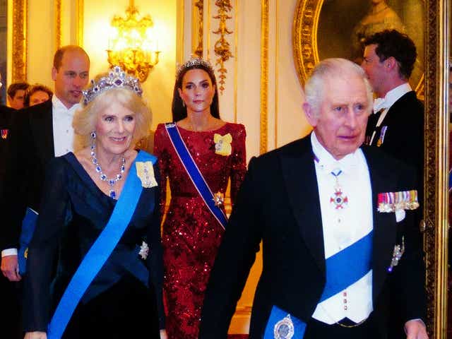 Reina consorte y rey Carlos III