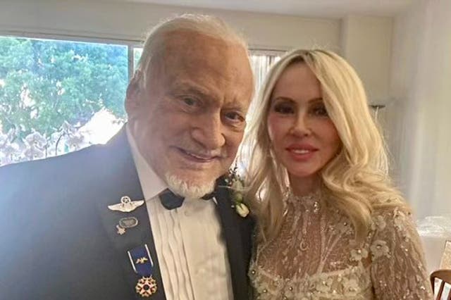 <p>Buzz Aldrin and new wife Anca Faur</p>