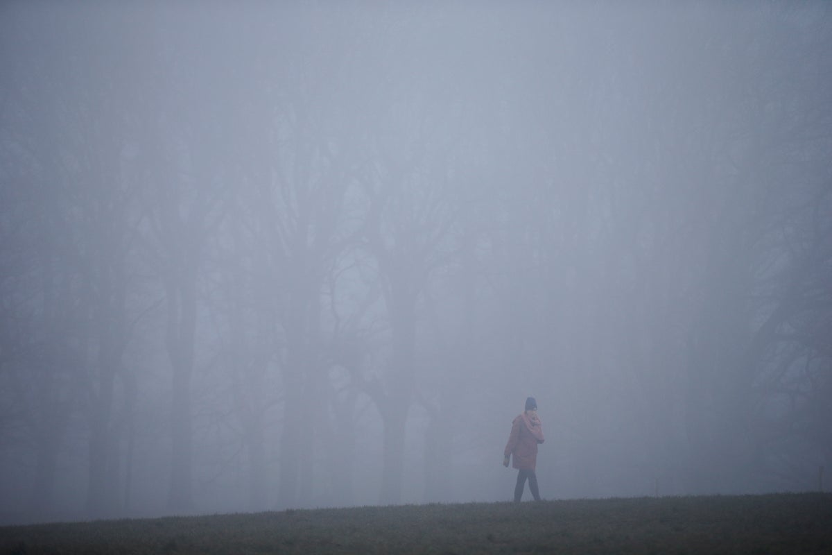 UK weather: Air pollution alert issued as freezing fog to descend across England