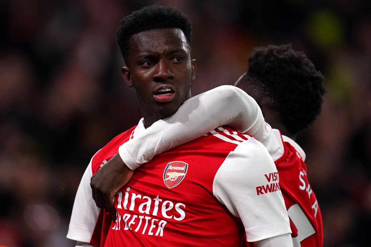 Arsenal retain five-point lead over Manchester City after last-gasp home win