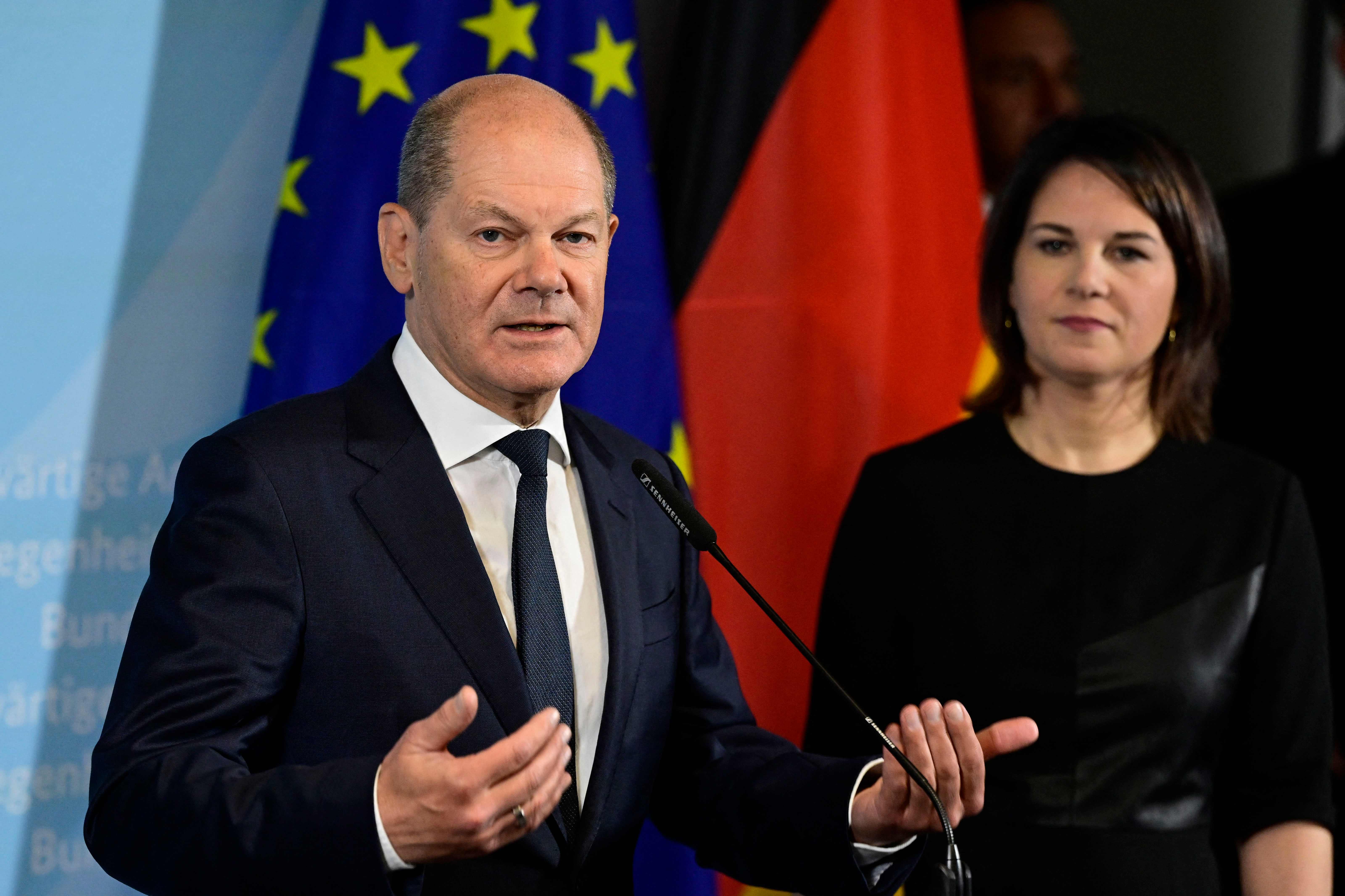 German Chancellor Olaf Scholz (left) and German Foreign Minister Annalena Baerbock (right)