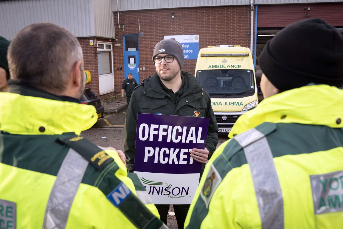 Ambulance workers stage latest strike as Hunt urged to fund ‘fair’ pay deal