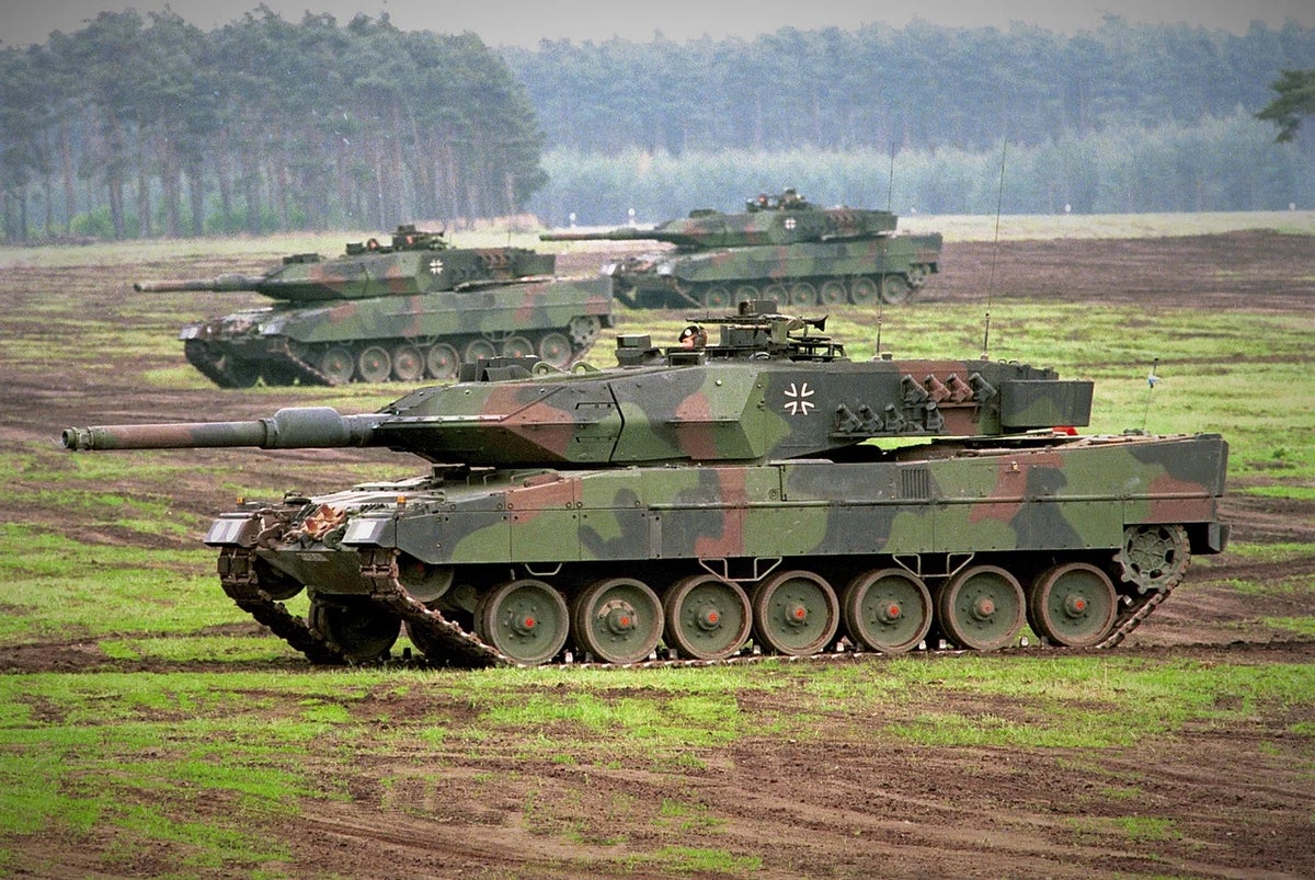 Germany 'to send company of tanks to Ukraine' after pressure from allies