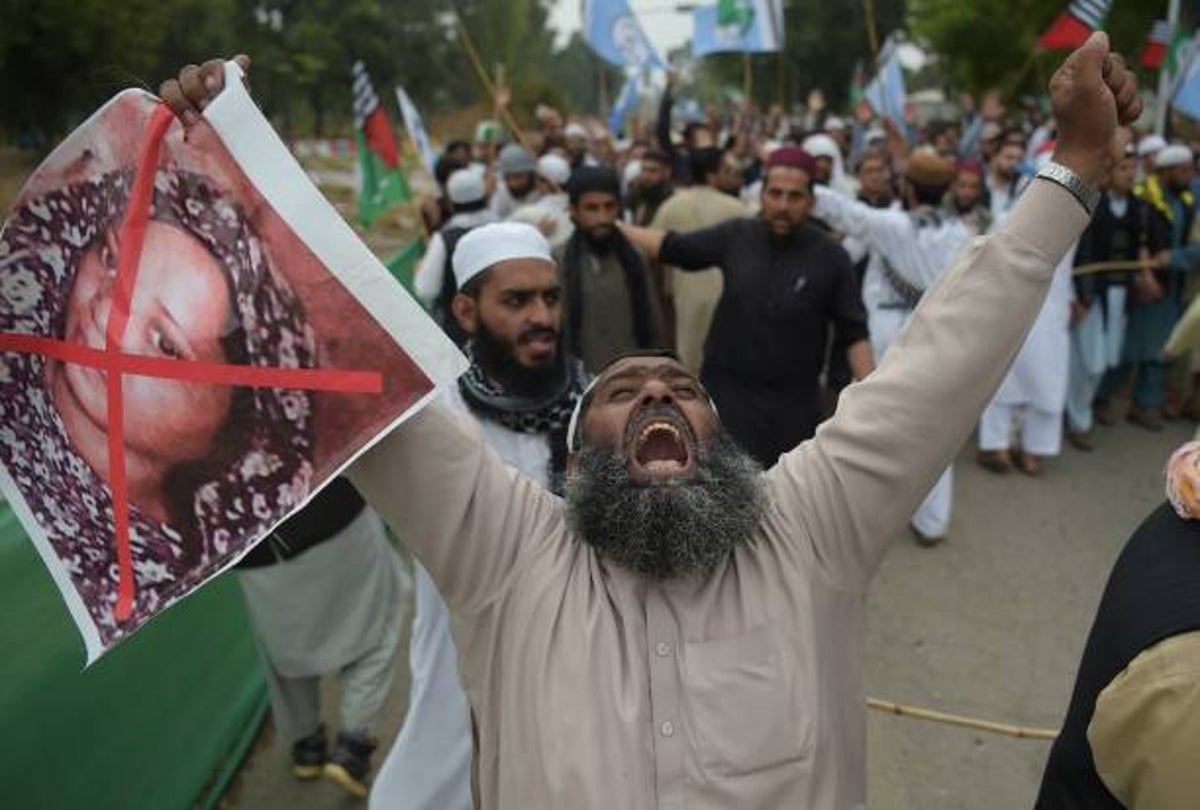 Pakistan further tightens blasphemy laws that already spell death penalty for insulting prophet