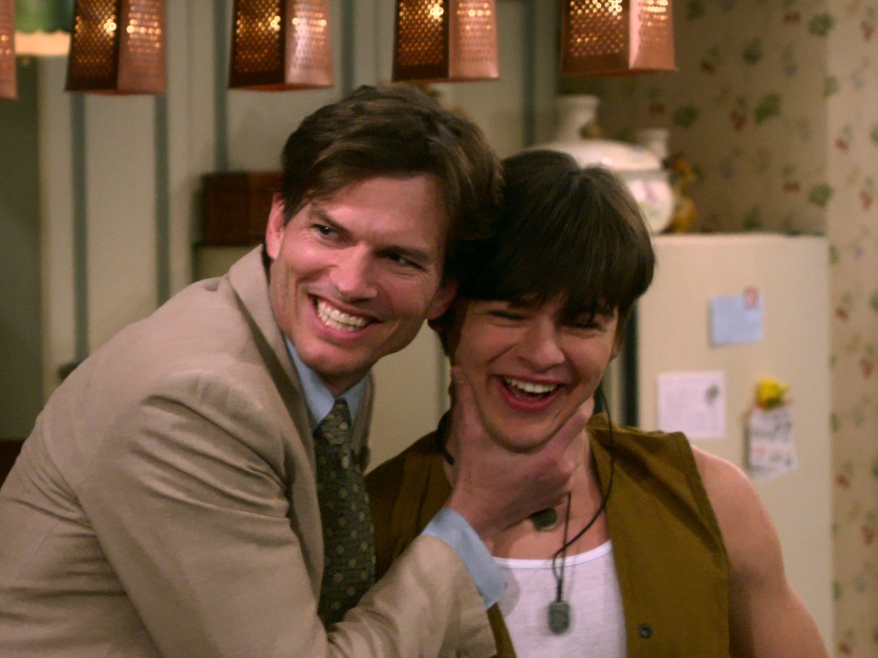 Ashton Kutcher as Michael Kelso and Mace Coronel as Jay Kelso in ‘That 90s Show'