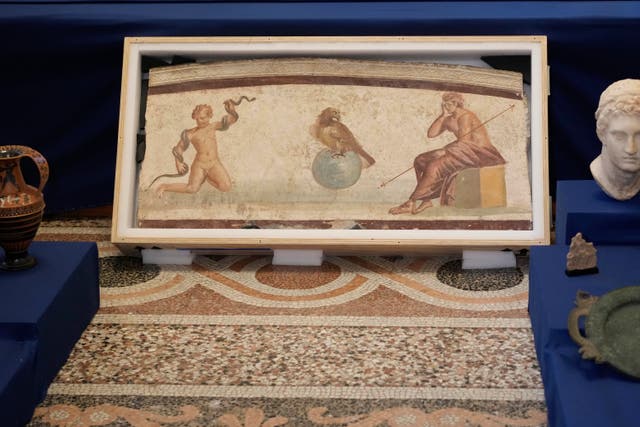 CORRECTION Italy Stolen Artifacts