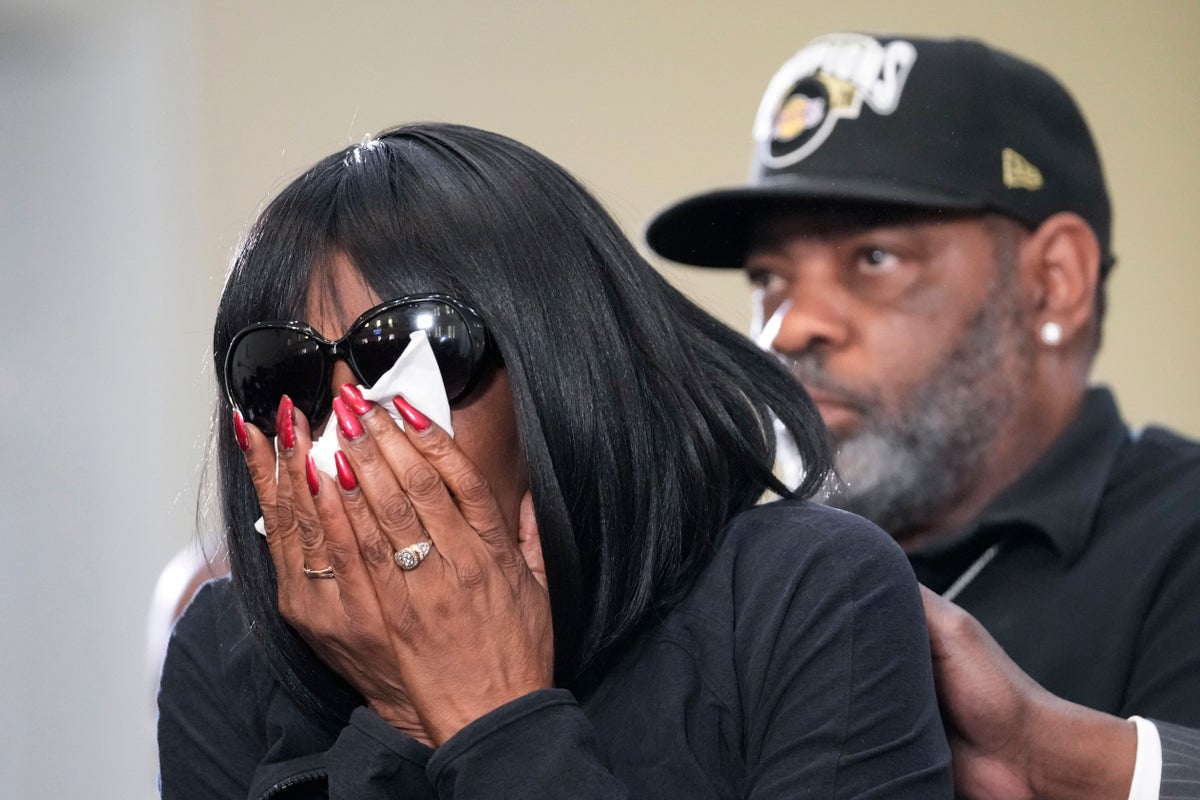 Tire Nichols'un anne röportajı: Memphis polisi, hastanede ölmeden önce oğlunu engelledi