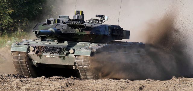<p>A German-made Leopard 2 tank </p>