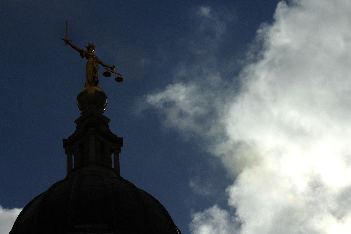 London judge orders mother to return two children to Ireland thumbnail