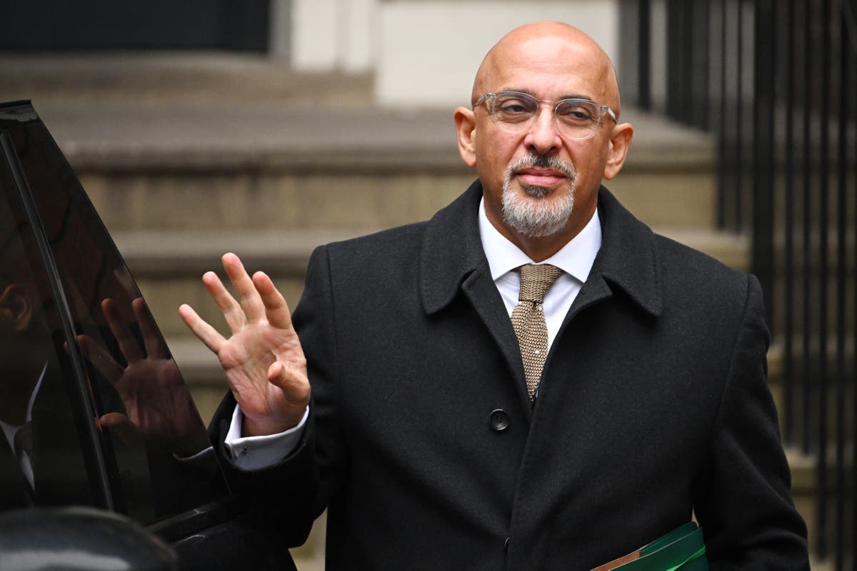 Tory MPs say Sunak risks looking ‘indecisive’ over Zahawi tax row