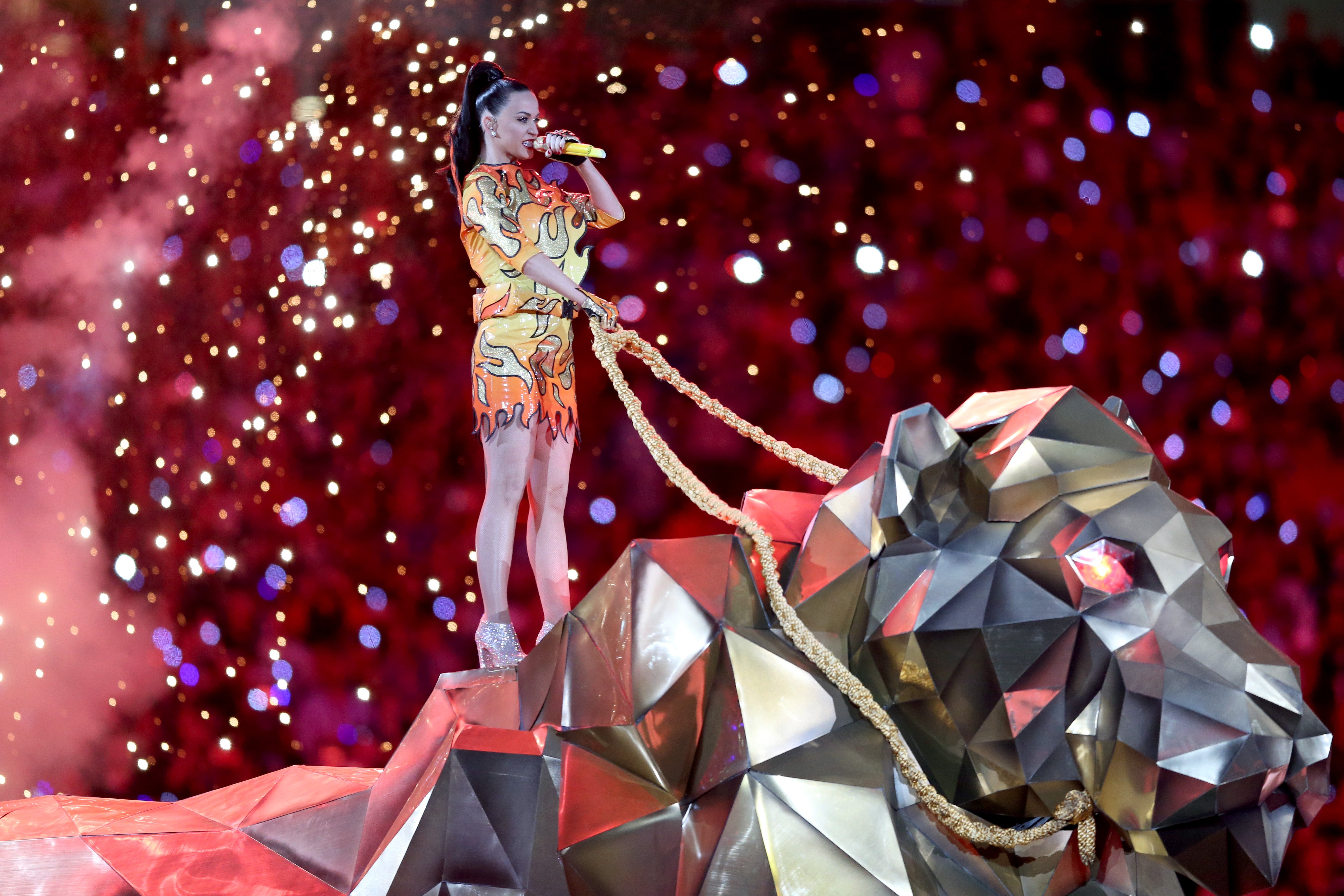 Katy Perry entered on an animatronic mechanical lion at the 2015 halftime show