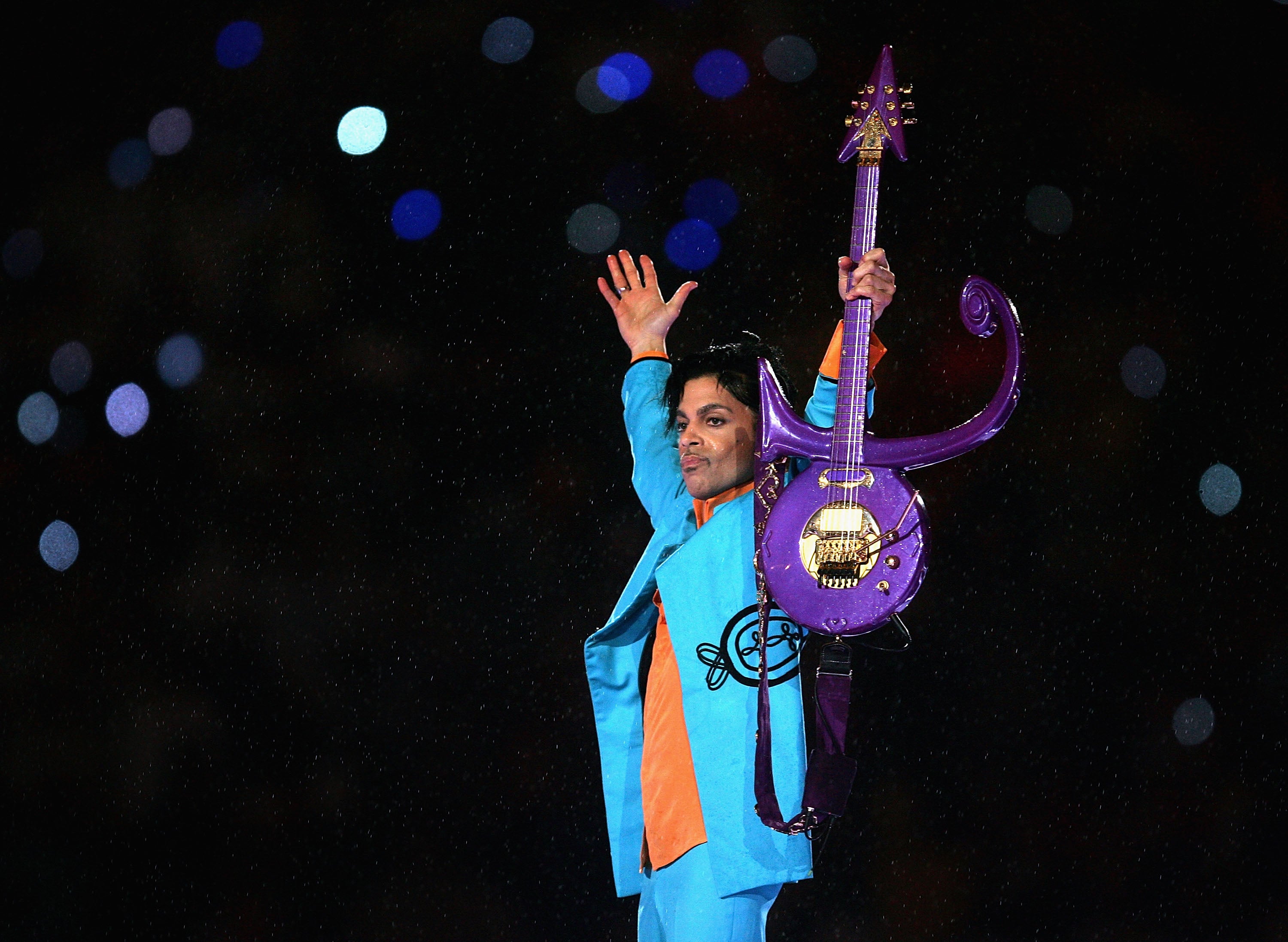 Prince wears the colours of the Miami Dolphins for the 2007 Super Bowl