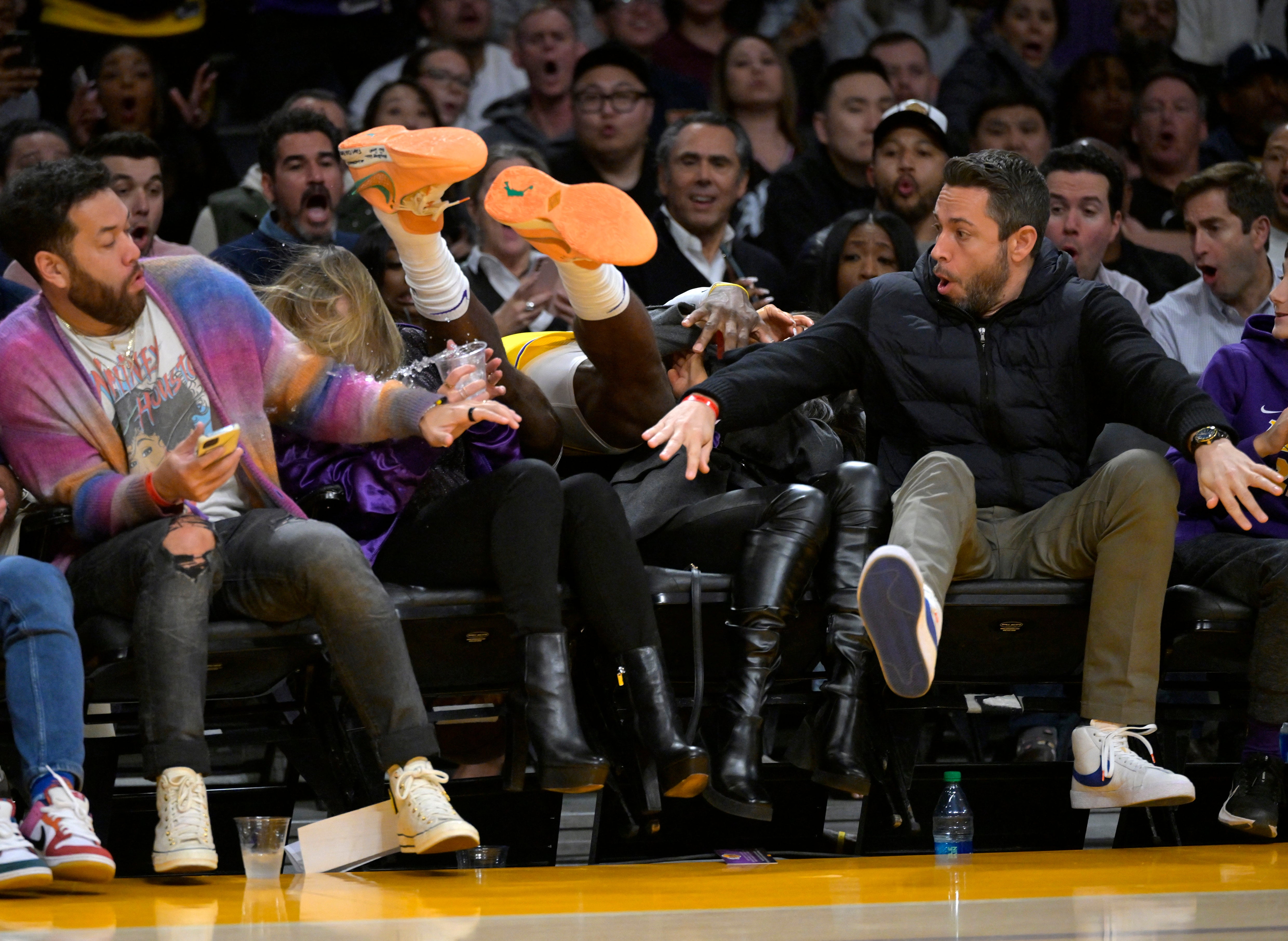 LeBron James crashes into women in front row during Lakers NBA game The Independent