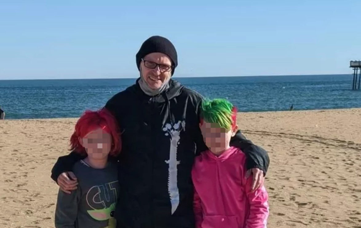 Jon Dowler and his two daughters. Mr Dowler died after accidentally driving into a lake. He reportedly released his car’s back hatch, allowing his daughters to escape, just before he drowned.