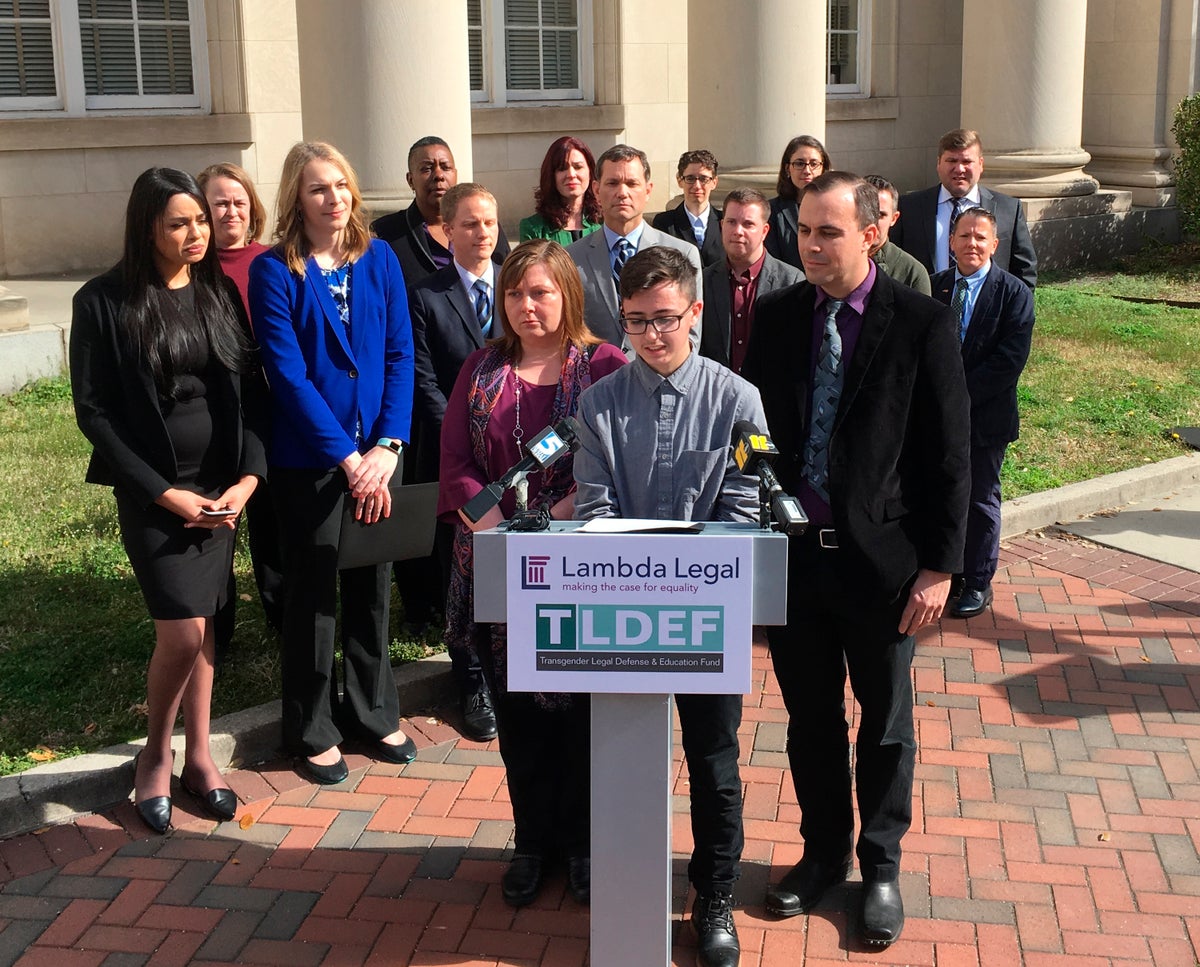 Avukat, Kuzey Carolina'nın transseksüel bakımı hariç tutmasını savunuyor