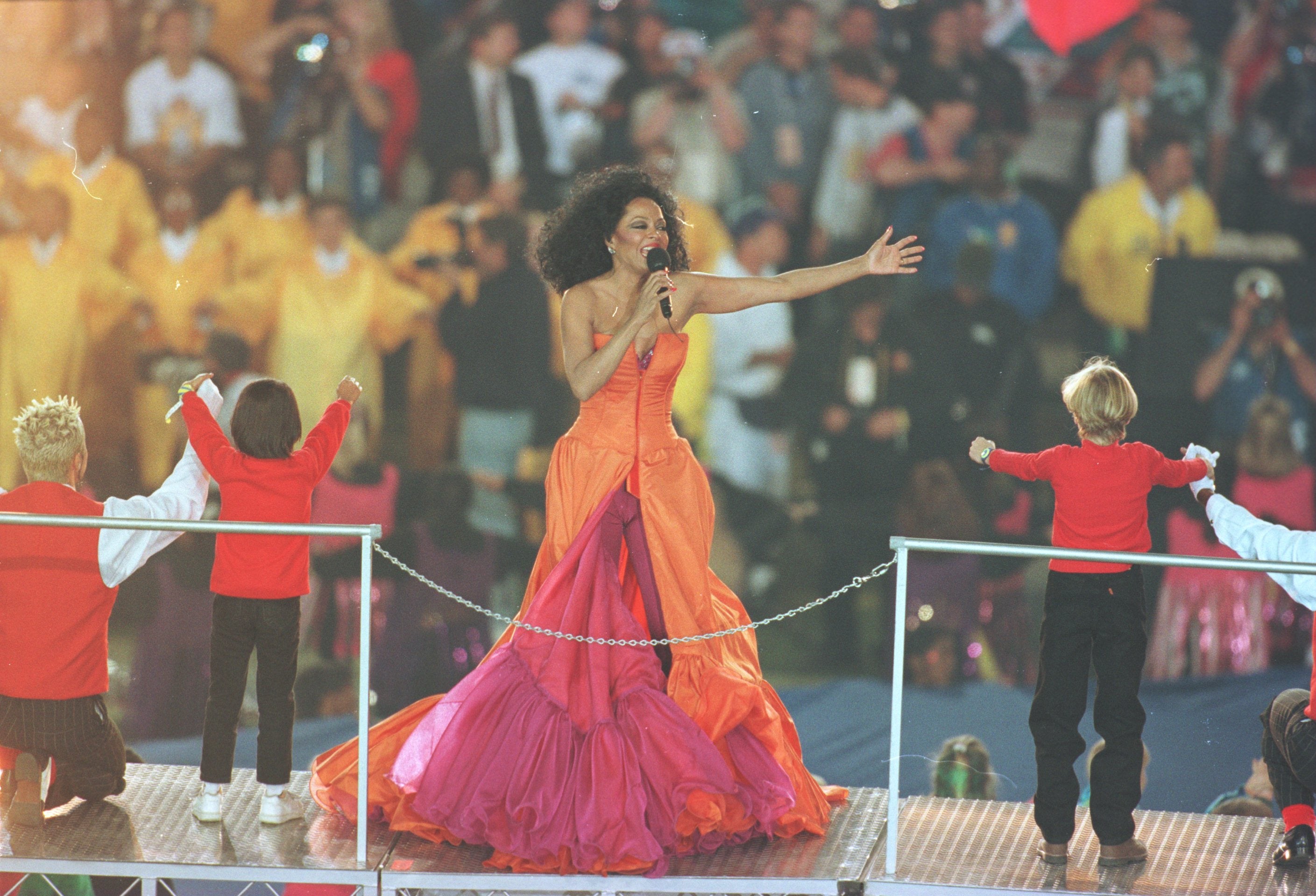Diana Ross changed her outfit four times during the 1996 Super Bowl halftime show