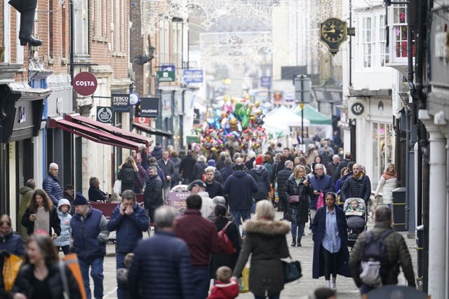<p>Shoppers are out and about... but they aren’t spending big </p>