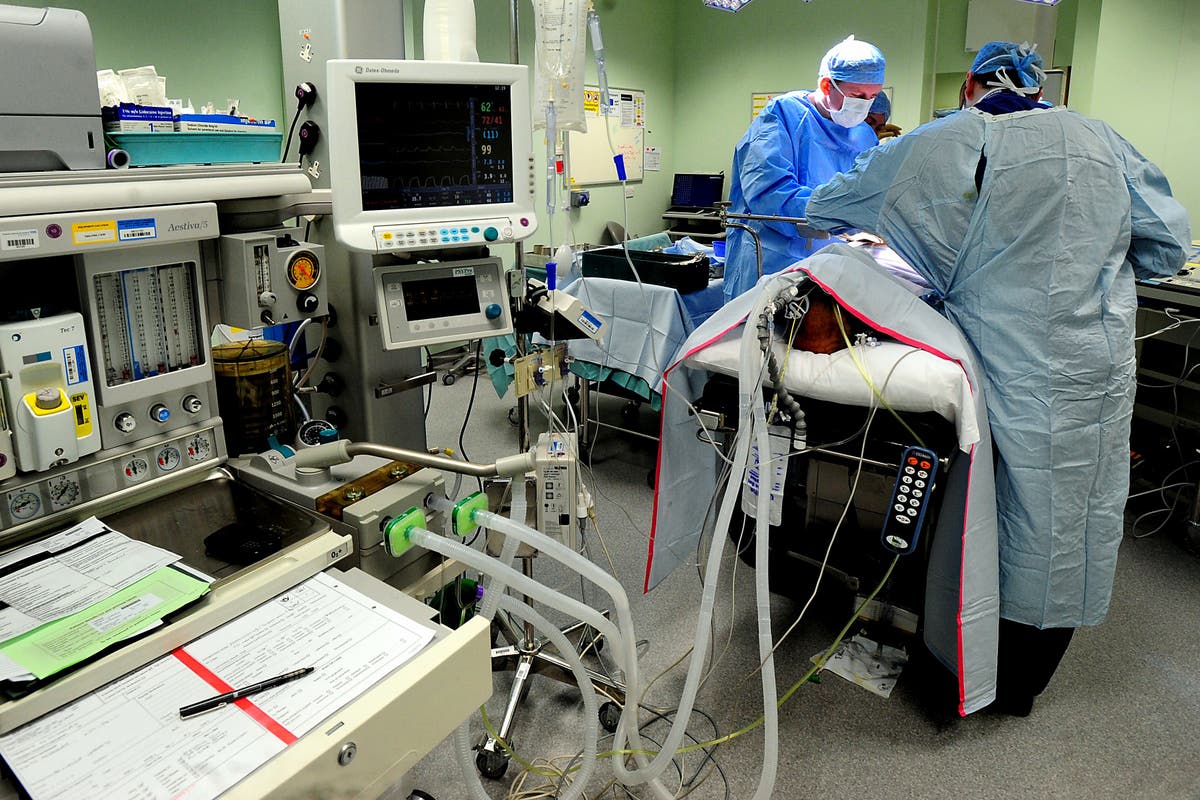 High levels of microplastics in operating theatres Review Guruu