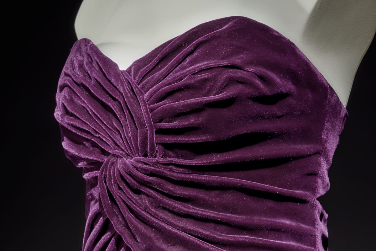 Princess Diana's Iconic Velvet Gown Is Going Up For Auction, Smart News