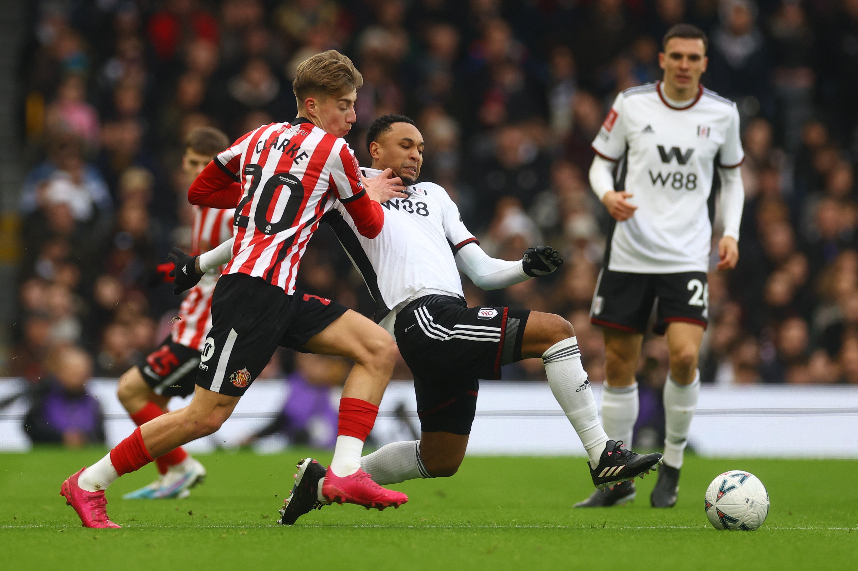 Sunderland's Jack Clarke in action with Fulham's Kenny Tete