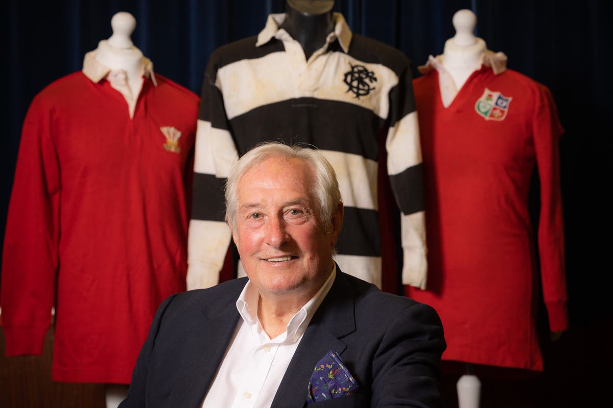 Gareth Edwards’ 1973 Barbarians jersey sold at auction for record £240,000