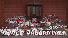 Hillsborough: Police chiefs apologise for ‘profound failings’ that led to death of 97 football fans