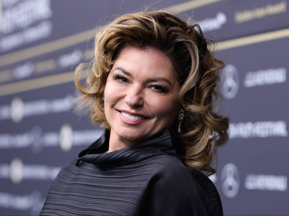 Shania Twain opens up about plastic surgery pressure after posing nude for  the first time | The Independent