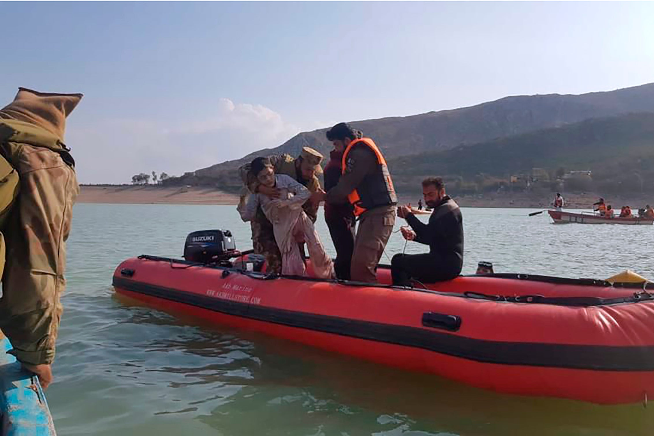 Pakistan Boat Capsizes