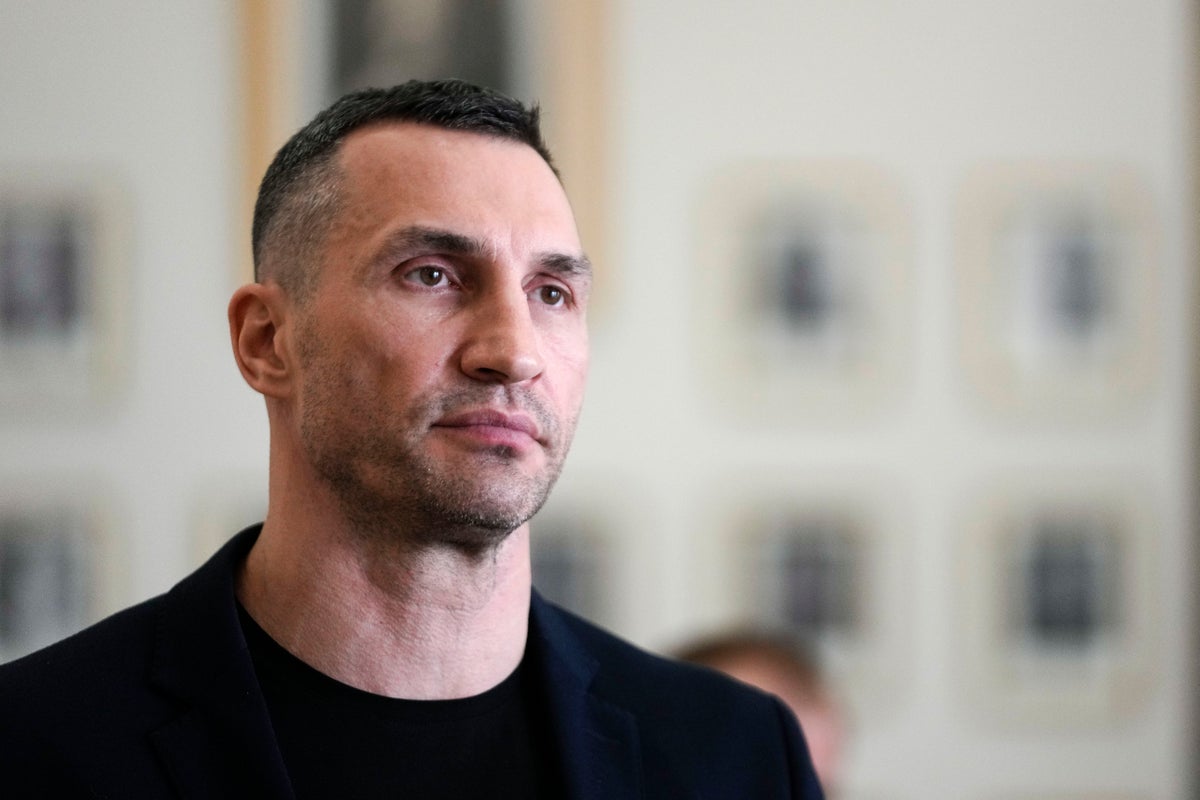 Former boxing champion Wladimir Klitschko test-drives Leopard tank headed for Ukraine