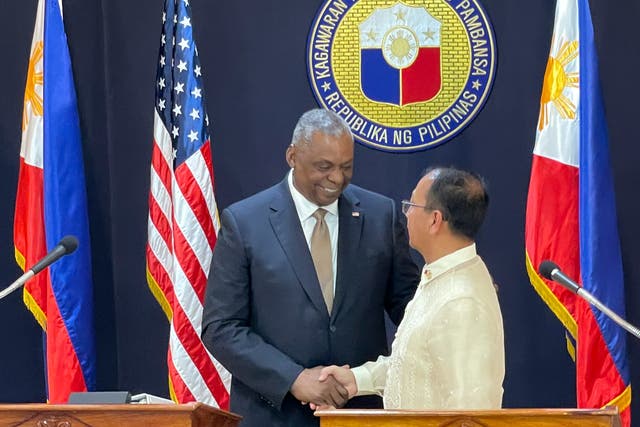 <p>US defence secretary Lloyd Austin (L) shakes hands with his Philippine counterpart, Carlito Galvez Jr</p>