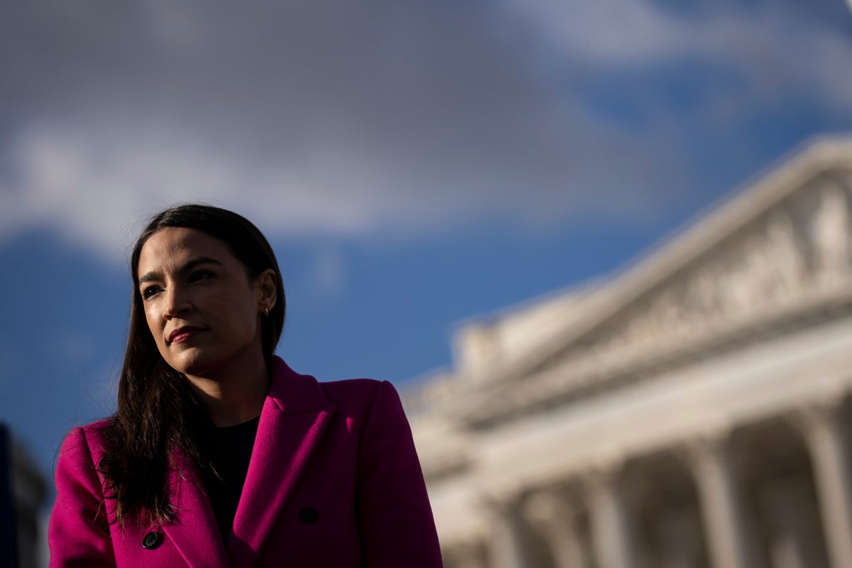 AOC delivers impassioned speech against GOP move to oust Ilhan Omar ...