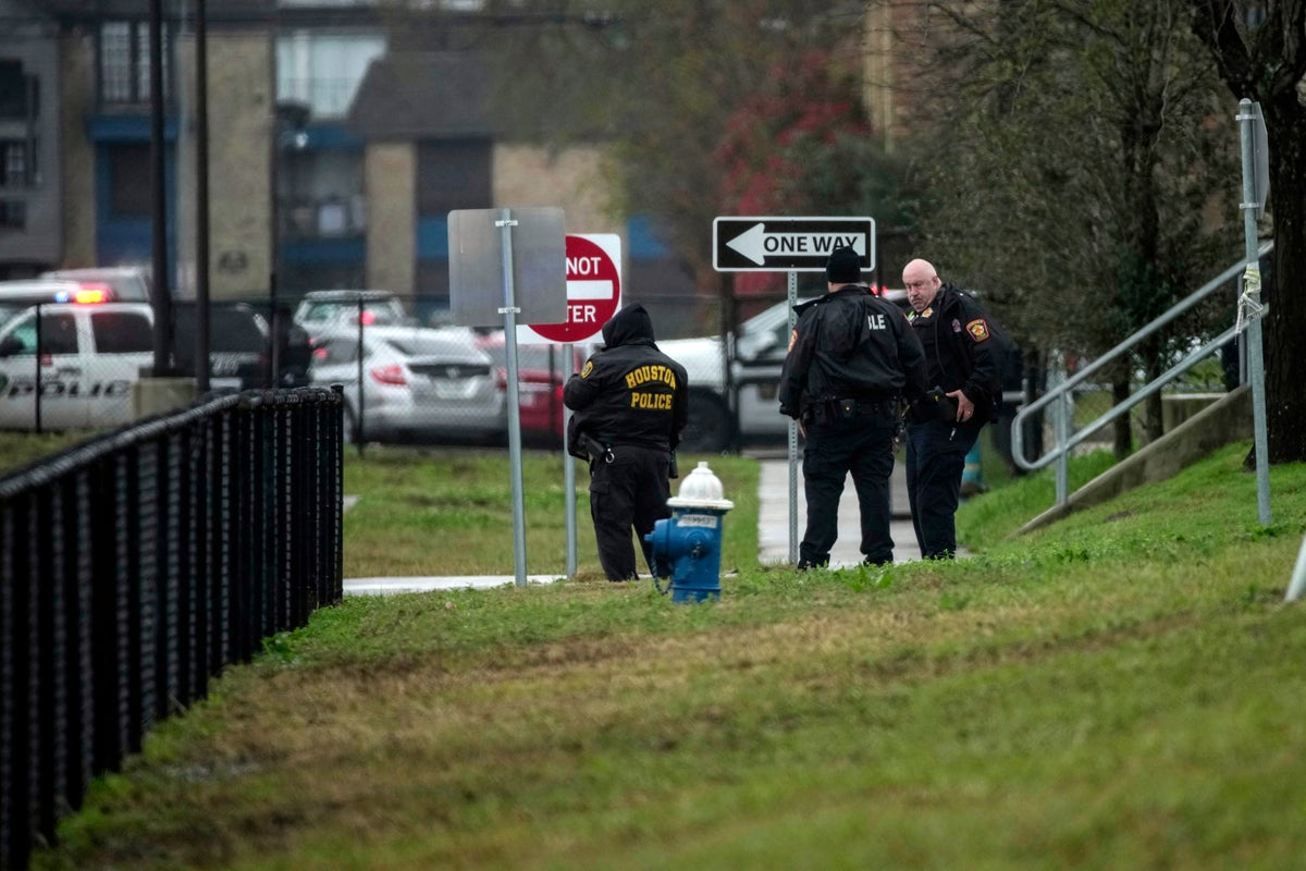 Teen arrested after entering Texas school following shooting