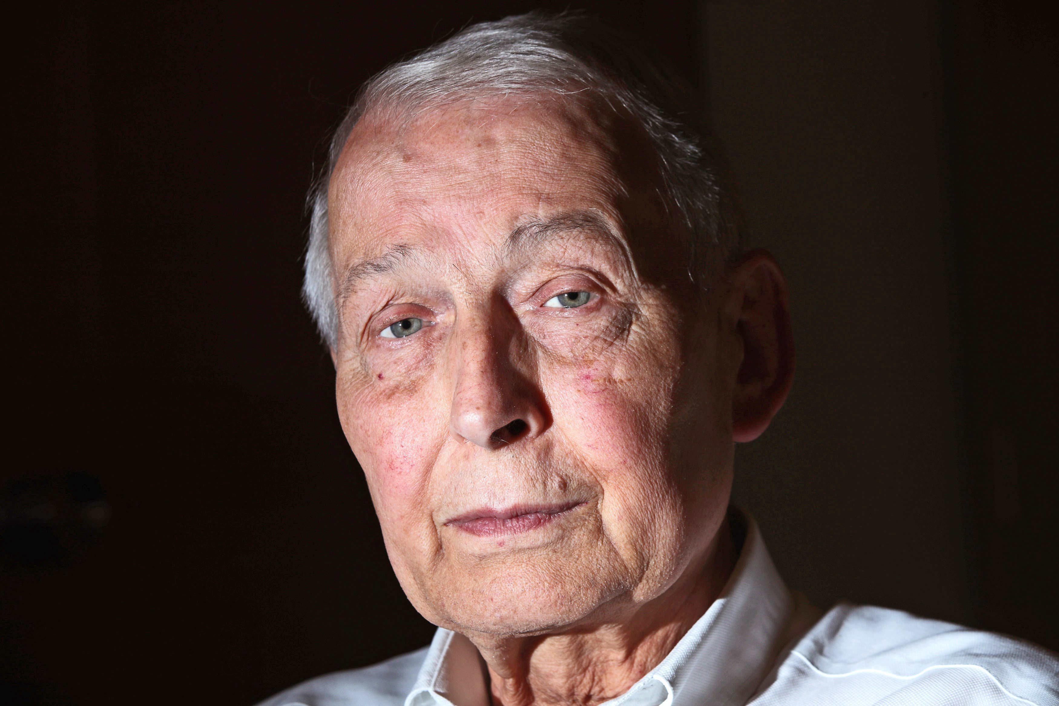 Frank Field death: Former Labour minister dies aged 81 after cancer battle - Vimarsana News