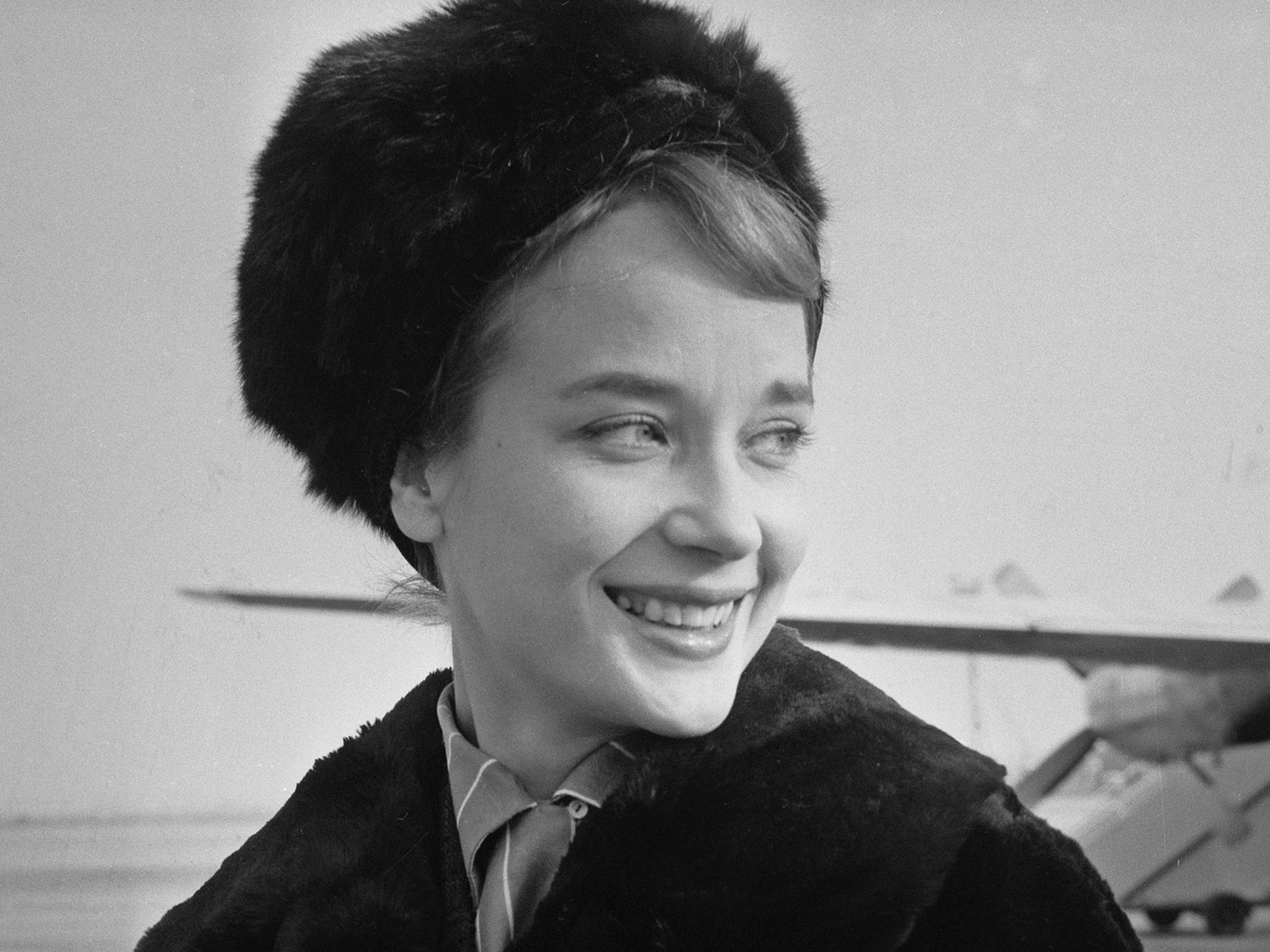 Sylvia Syms photographed at an airport in November 1960: ‘I wish I had known how beautiful I was when I was beautiful’