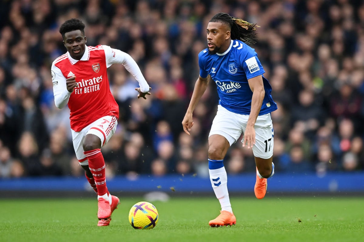 Everton vs Arsenal LIVE: Premier League latest score and goal updates as Doucoure misses free header