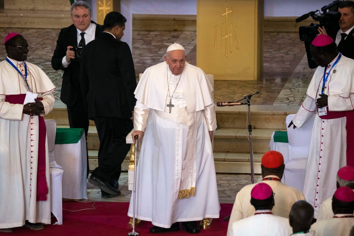 Canlı izle: Papa Francis, Güney Sudan'da çatışmalar nedeniyle yerinden edilmiş insanlarla bir araya geldi