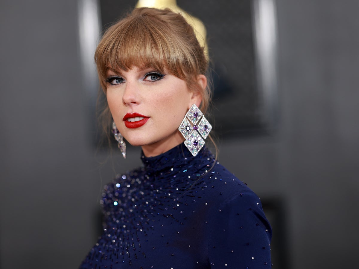 Taylor Swift Makes GRAMMY History (Again) With Best Music Video Win For  All Too Well: The Short Film, 2023 GRAMMYs