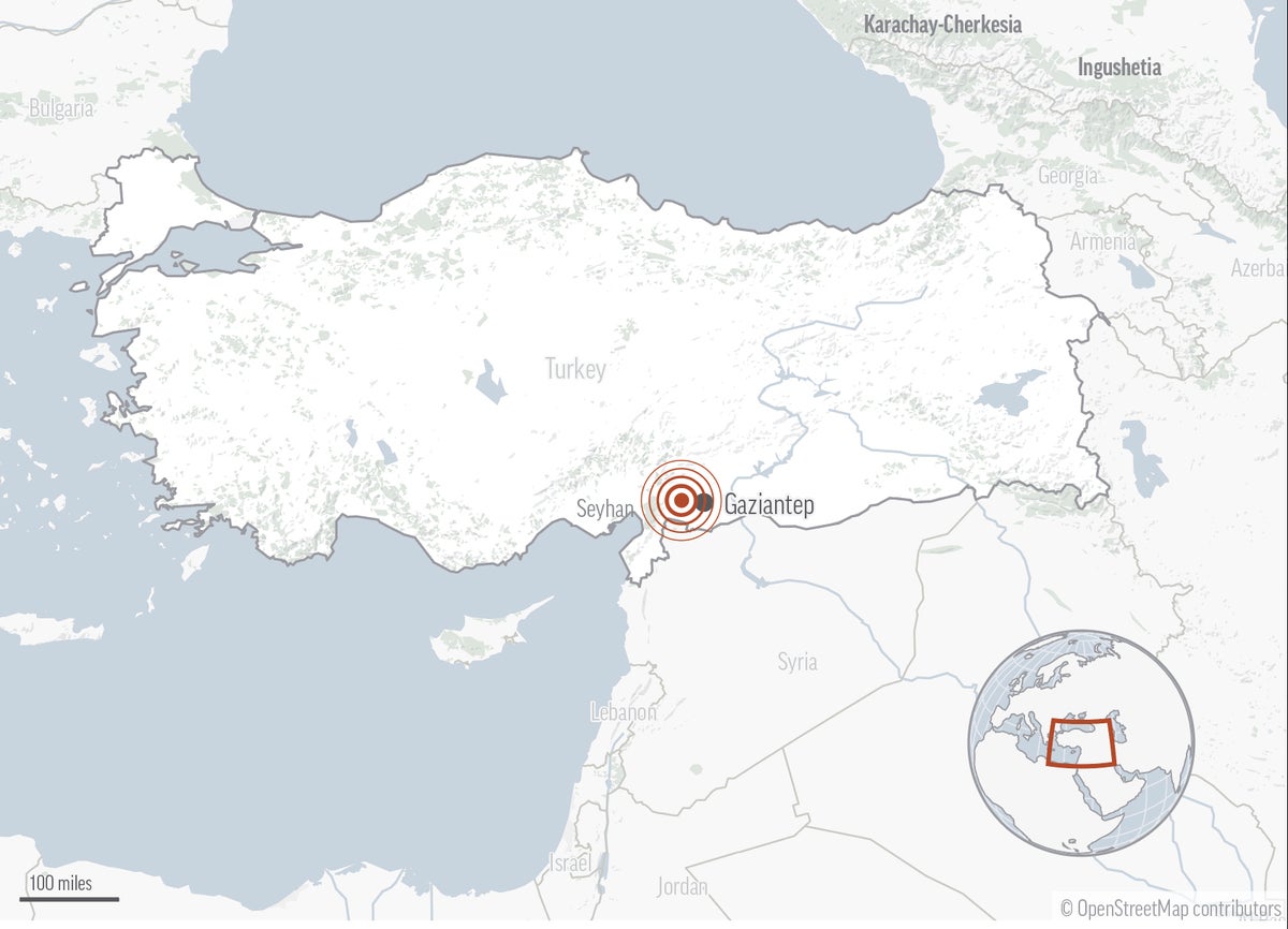 Powerful 7.8 quake knocks down buildings in Turkey, Syria
