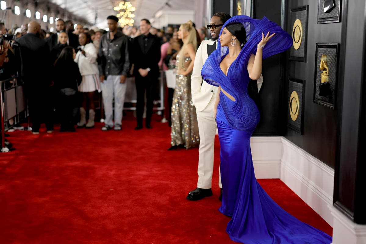 Australian TV show accidentally airs Grammys red carpet broadcast of assistant holding up celebrities&rsquo; names