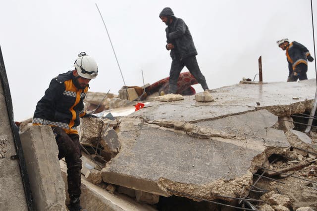 <p>Members of the Syrian civil defence search for survivors under the rubble following an earthquake </p>