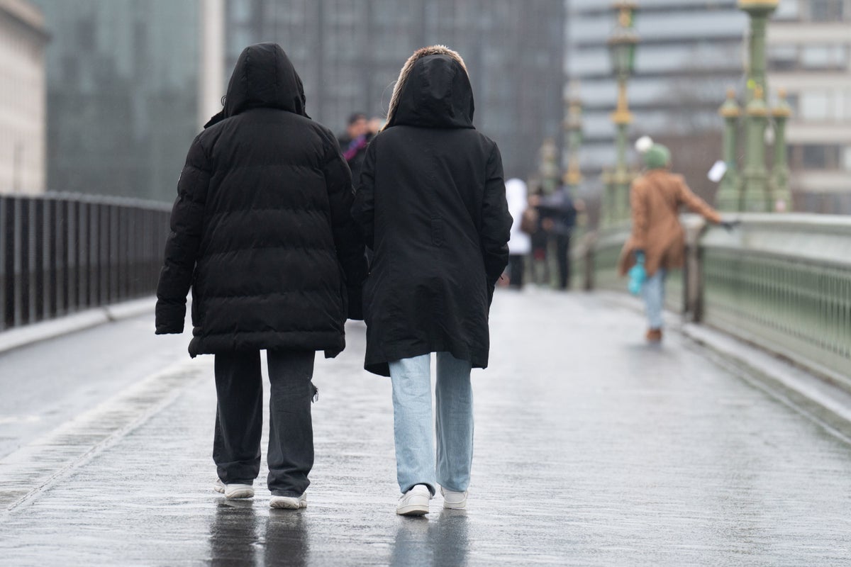UK weather: -3C freeze as wintry showers and ‘dangerous’ winds descend