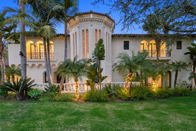 <p>The stunning Spanish Colonial style property in Beverly Hills where Bugsy Siegel was killed which is now available to buy</p>