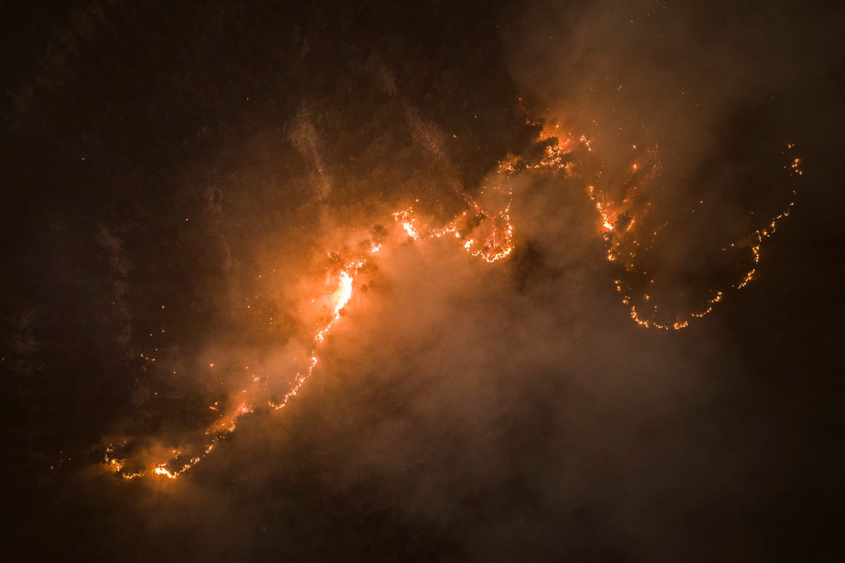 Flames from raging wildfire surround house and swimming pool in Chile