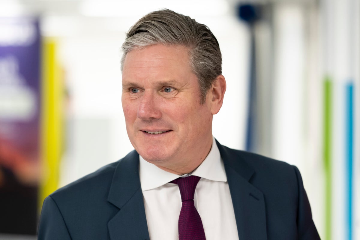‘Dithering’ government putting football clubs at risk, claims Keir Starmer
