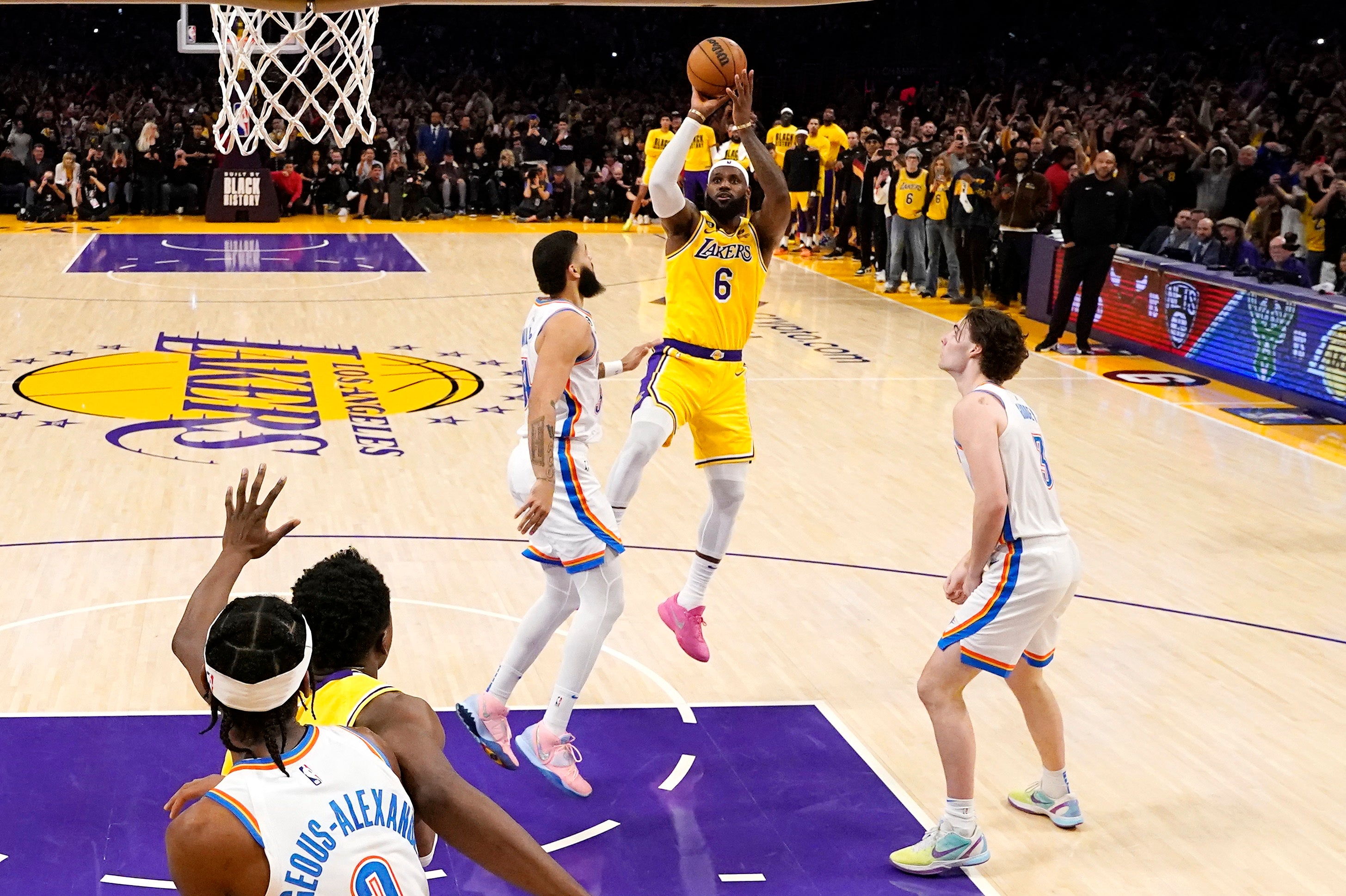 APTOPIX Thunder Lakers Basketball Scoring Record
