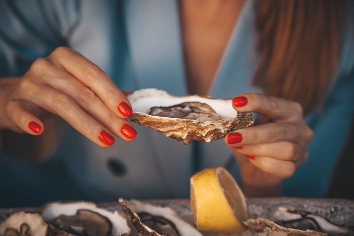 &lsquo;Cocktail of chemicals&rsquo; found in British oysters include cocaine and pesticides 