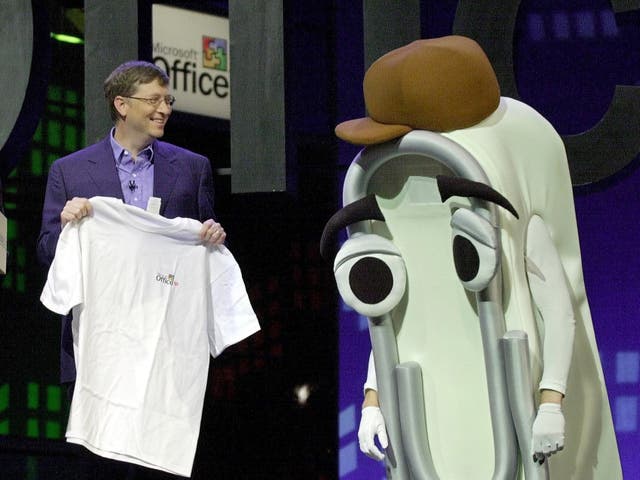 <p>Former Microsoft CEO Bill Gates presents a T-shirt as a retirement gift to Microsoft Office Assistant ‘Clippy’ at the Office XP launch, 31 May, 2001</p>