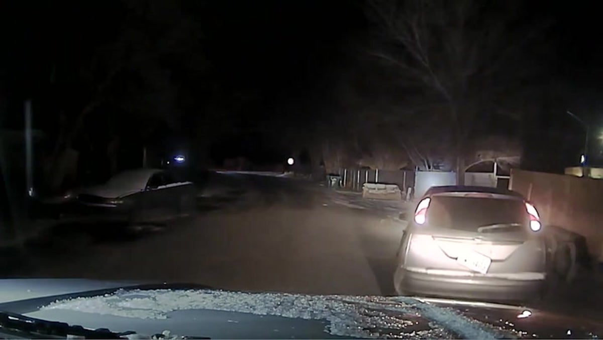Moment driver rams New Mexico police car during chase